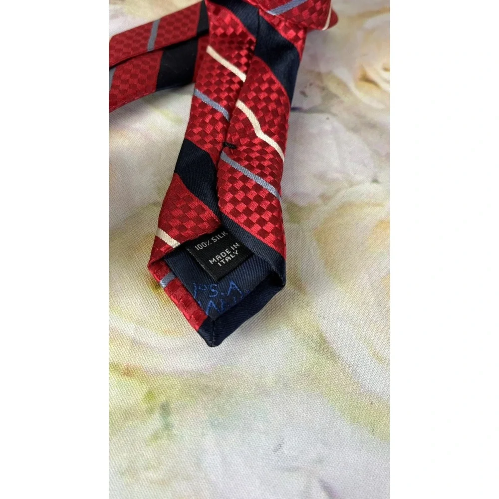 Jos A Bank Necktie Mens Tie Made In Italy 100% Silk 58x3.75 Stripes Red Navy